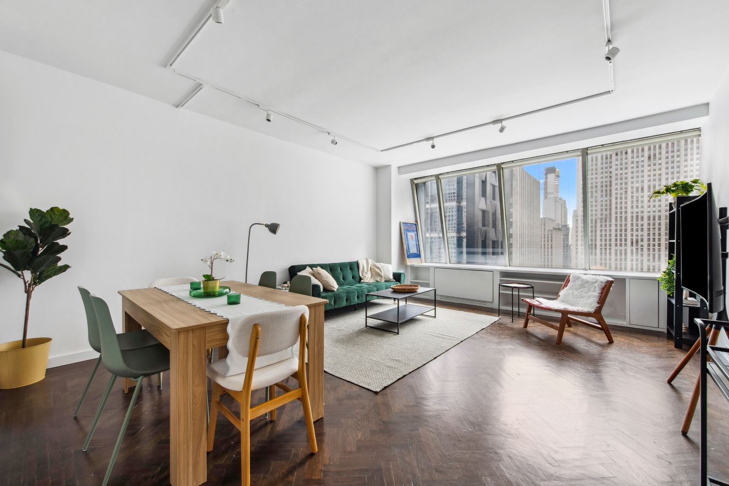 $1,187,500 | 15 West 53rd Street, Unit 31C | Midtown Central