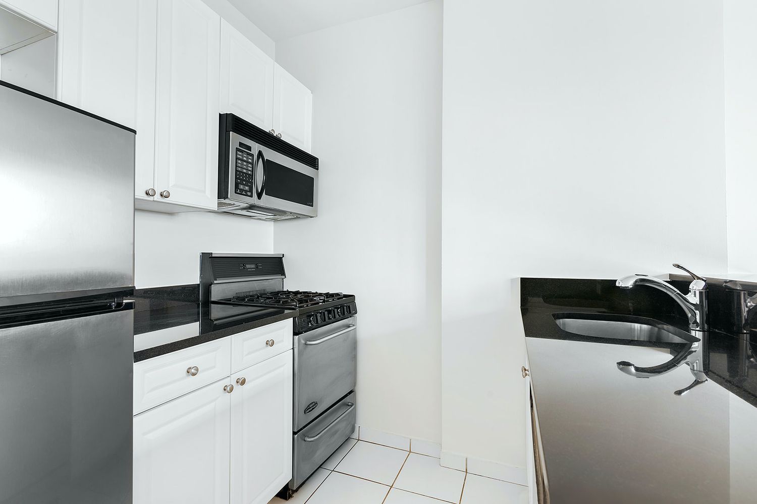 $3,400 | 160 West 22nd Street, Unit 801 | Chelsea