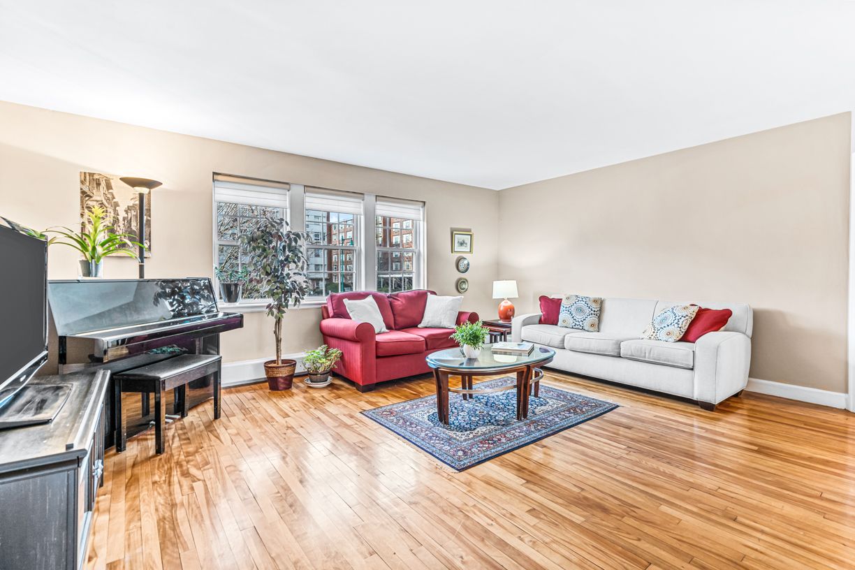 $575,000 | 7 Hammond Pond Parkway, Unit 4 | Chestnut Hill