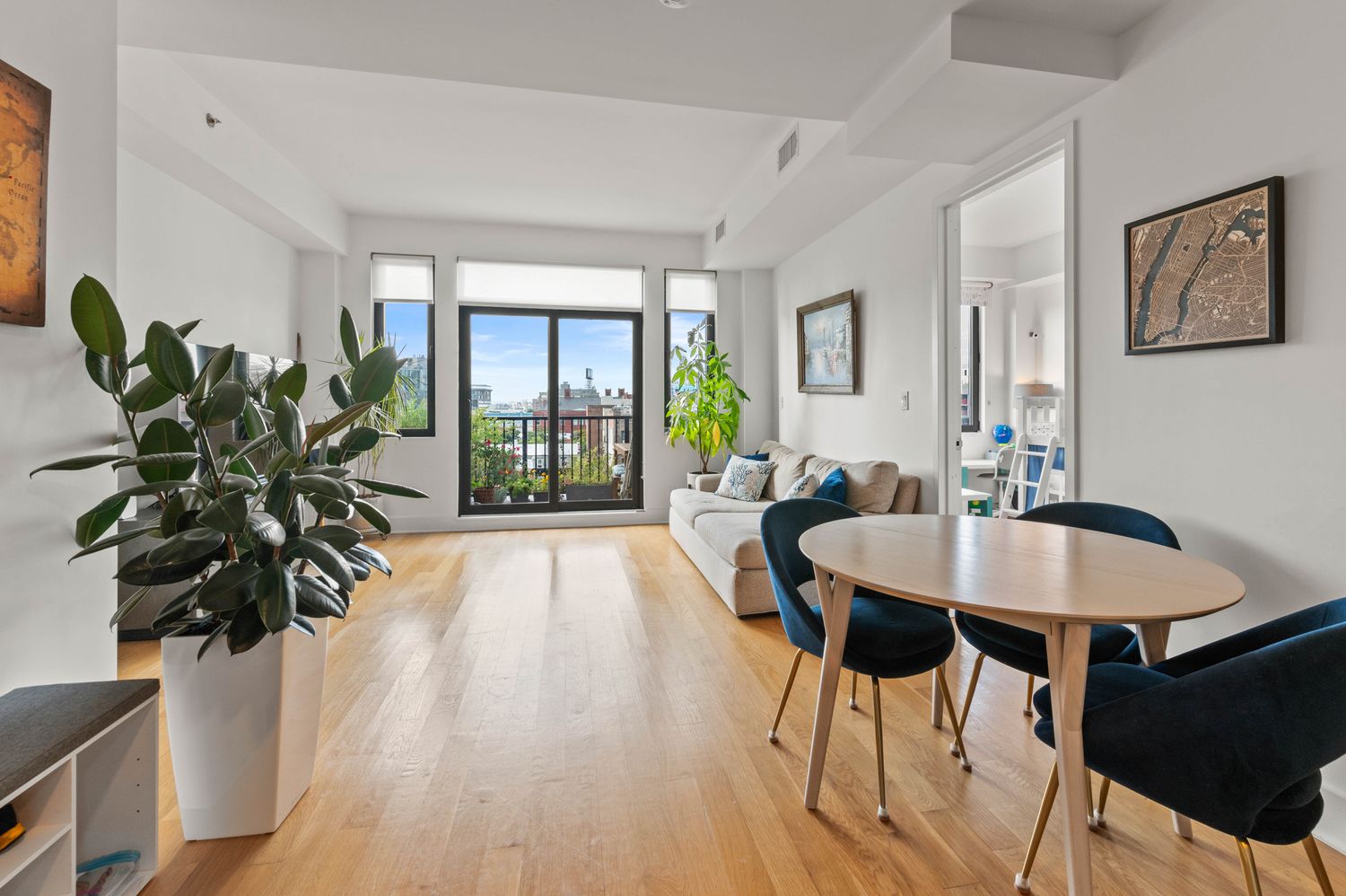 $1,895,000 | 21-10 44th Drive, Unit 6C | Long Island City