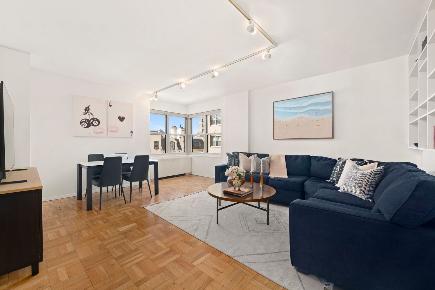 $725,000 | 20 East 9th Street, Unit 6L | Greenwich Village