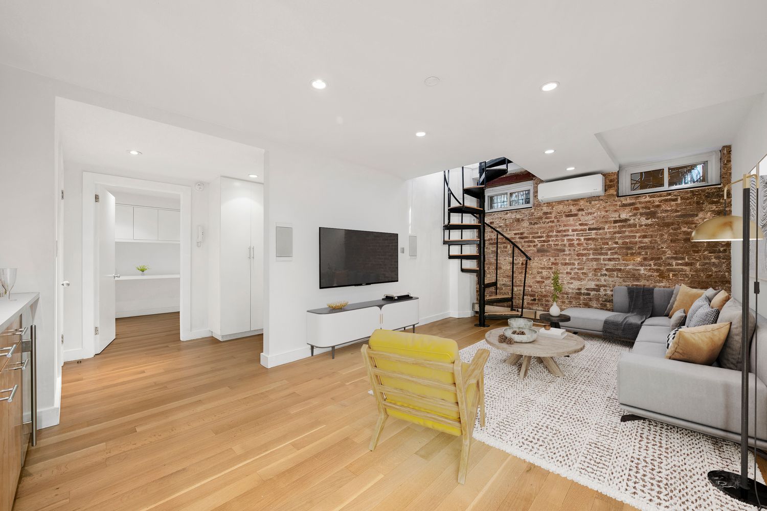 $1,695,000 | 210 West 19th Street, Unit 1G | Chelsea