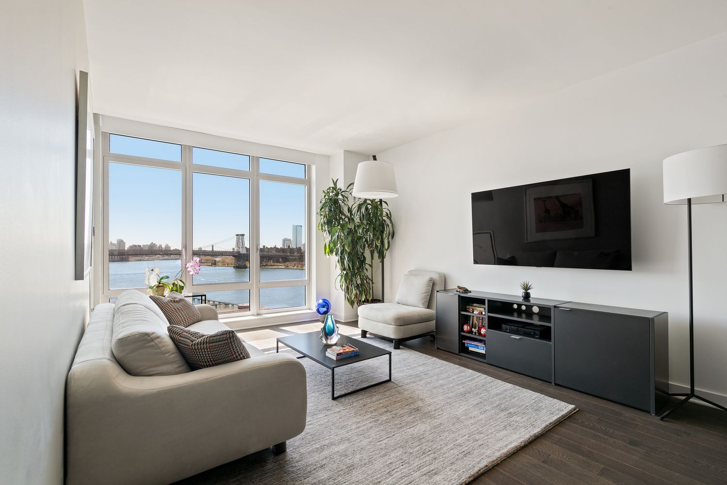 $5,750 | 2 Northside Piers, Unit 17C | Williamsburg