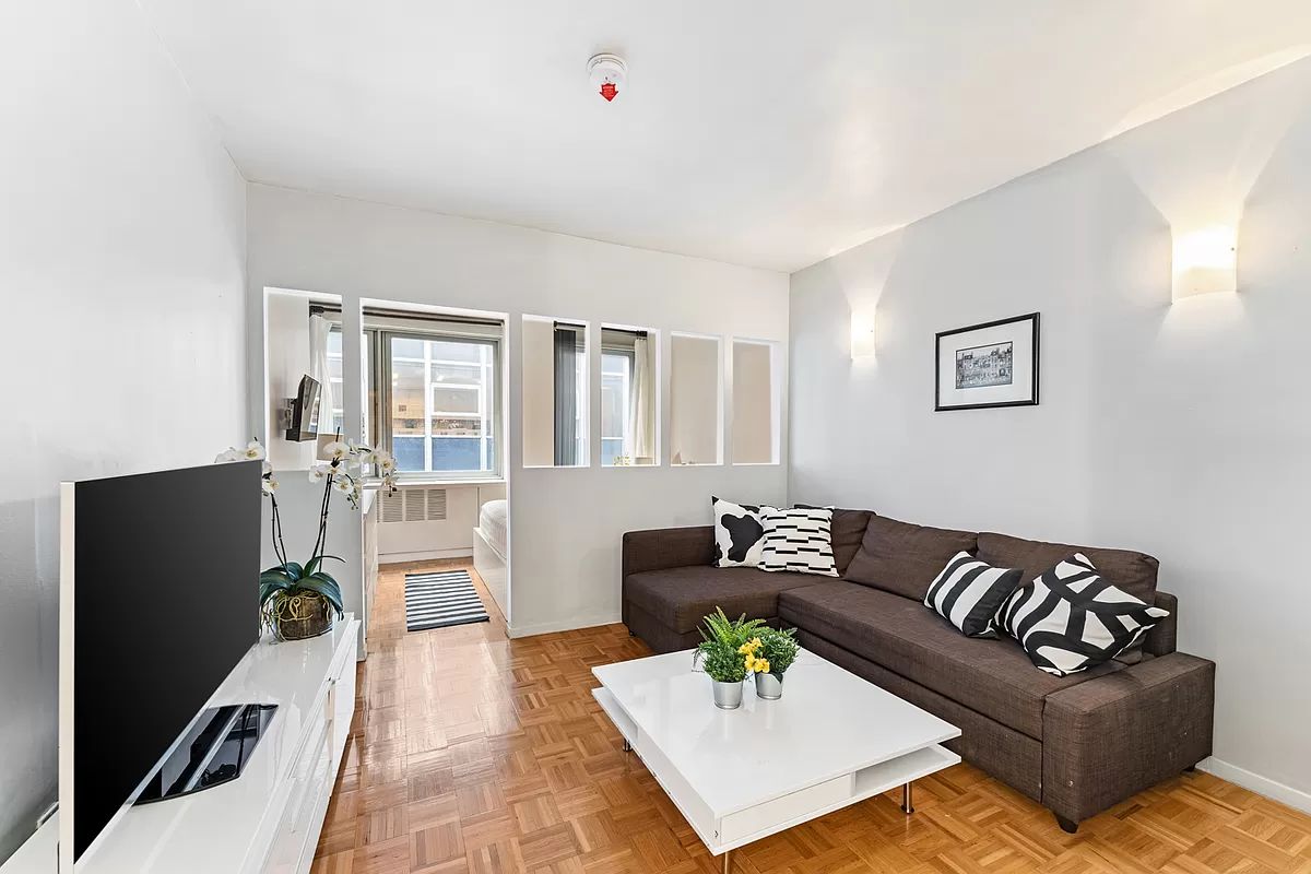 $3,200 | 130 Water Street, Unit 8H | Financial District