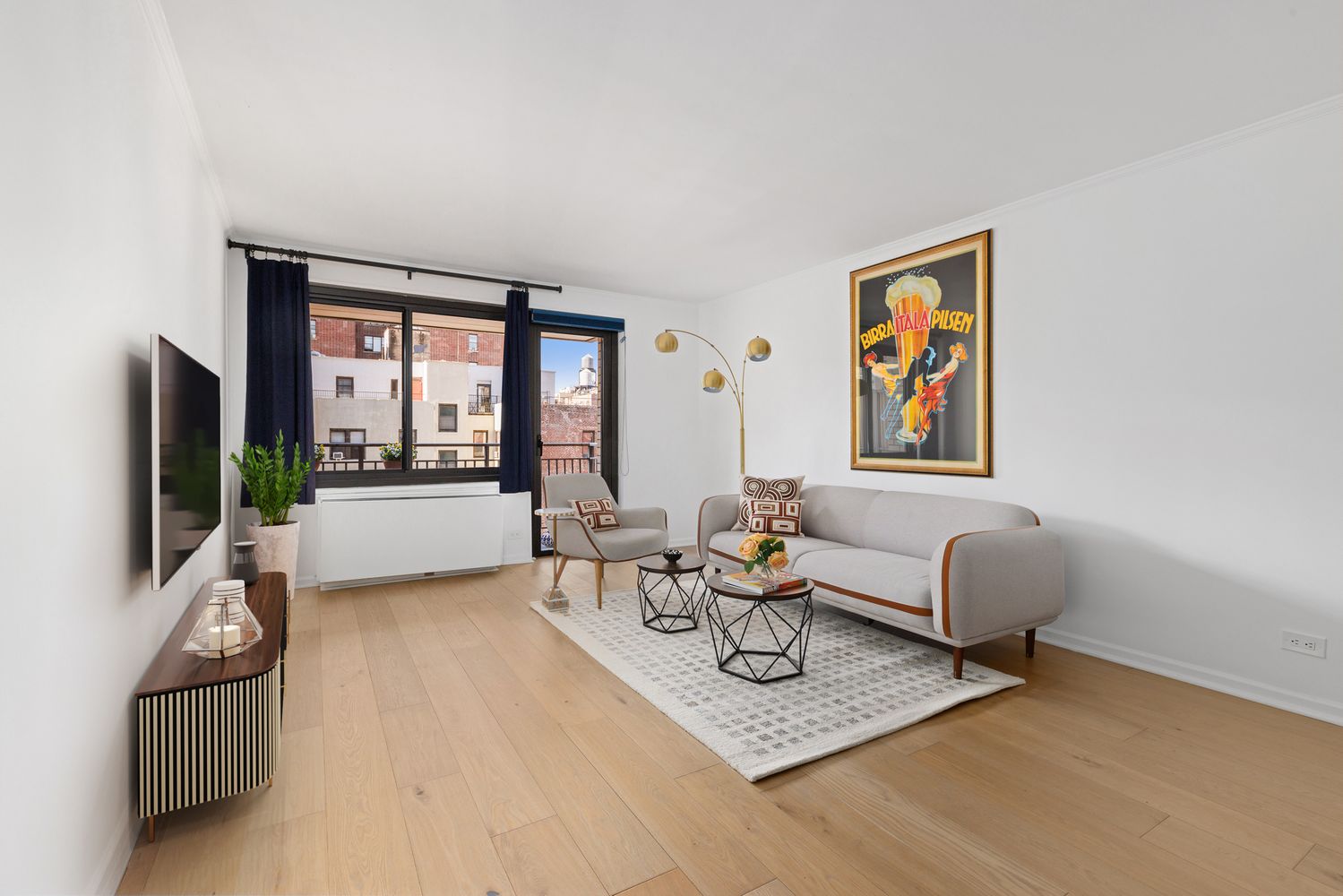 $925,000 | 201 West 70th Street, Unit 11B | Upper West Side