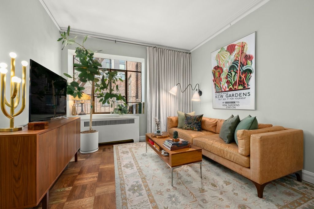 $580,000 | 250 West 24th Street, Unit 6AW | Chelsea