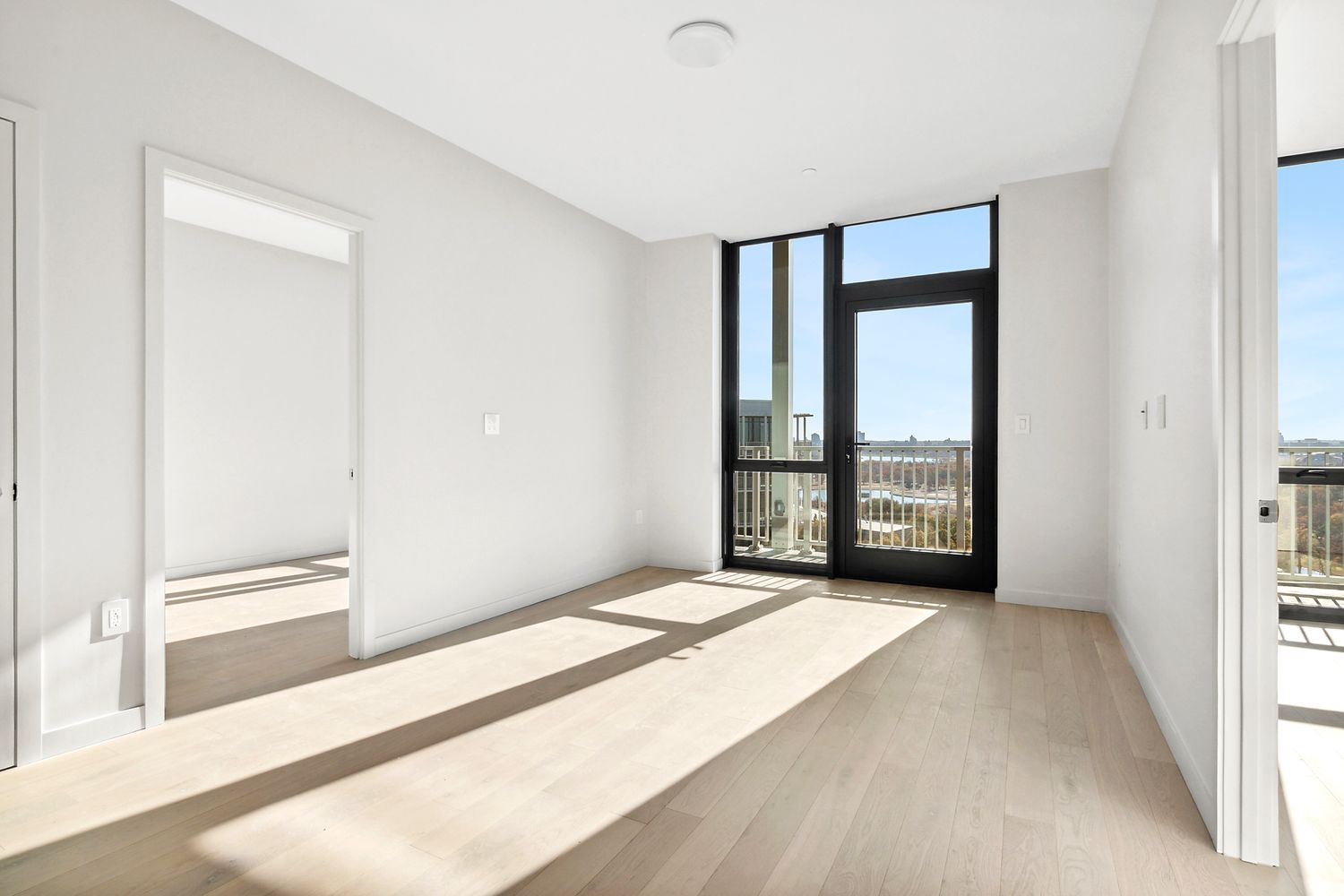 $4,000 | 131-02 40th Road, Unit 20G | Flushing