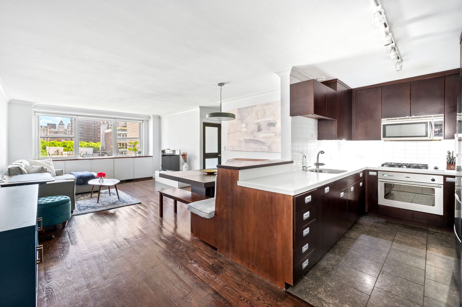 $1,000,000 | 360 West 22nd Street, Unit 8K | Chelsea