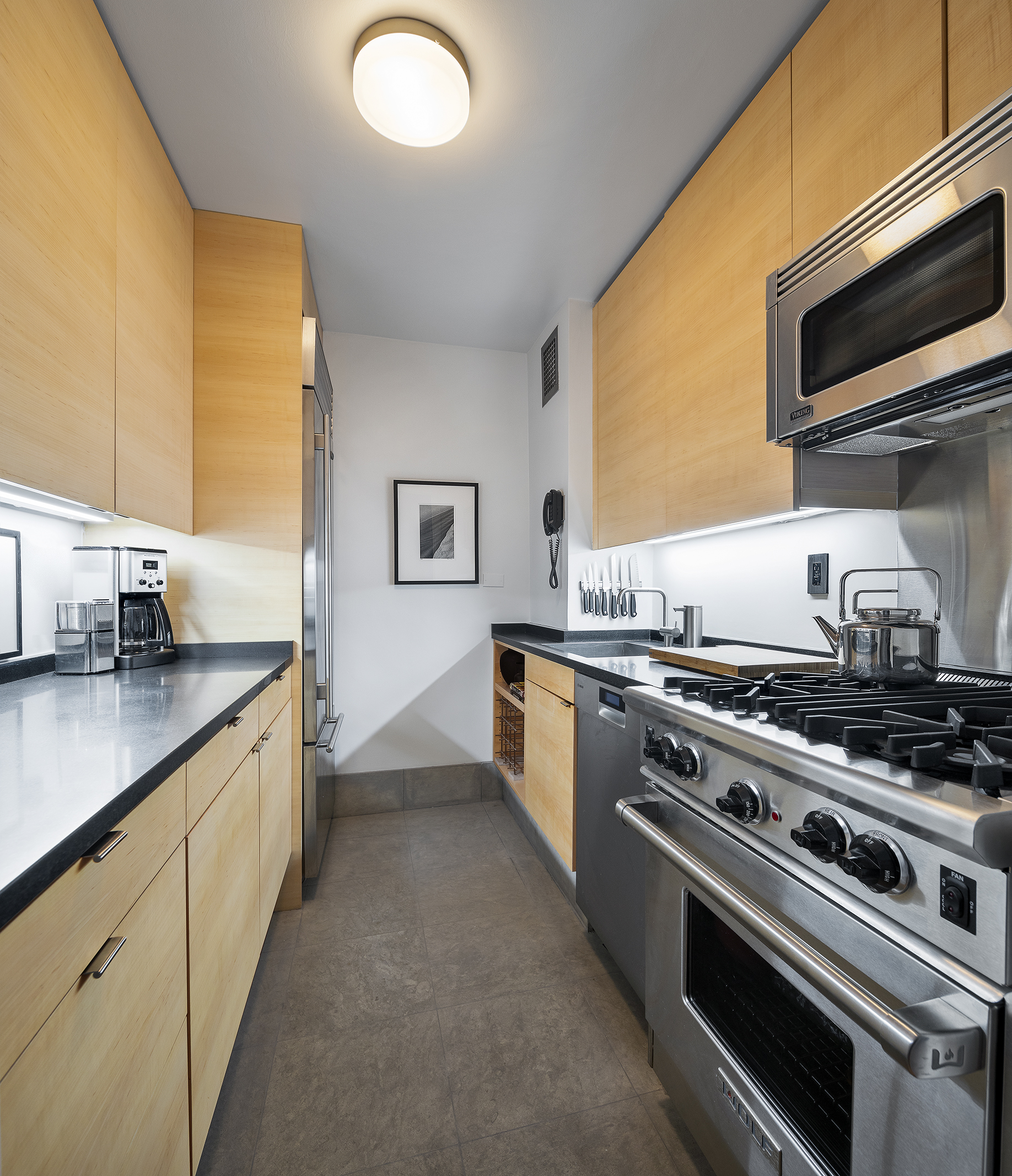 Modern take on a galley kitchen, love the Viking stove.