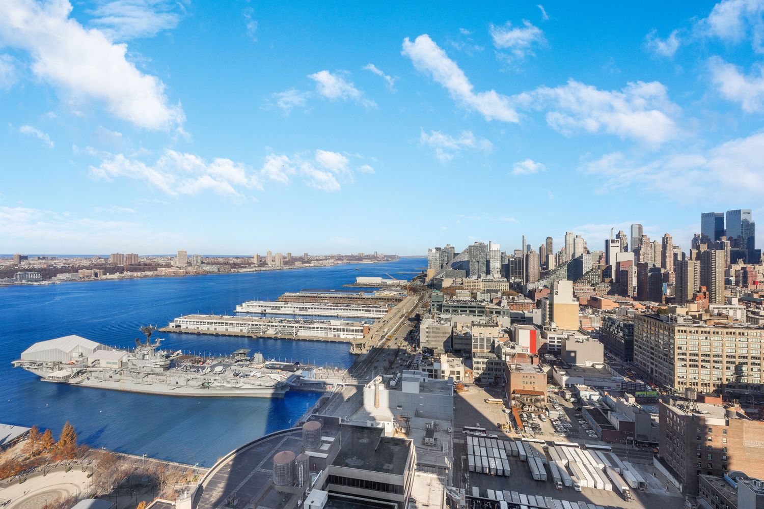 $1,698,000 | 635 West 42nd Street, Unit 34B | Hell's Kitchen