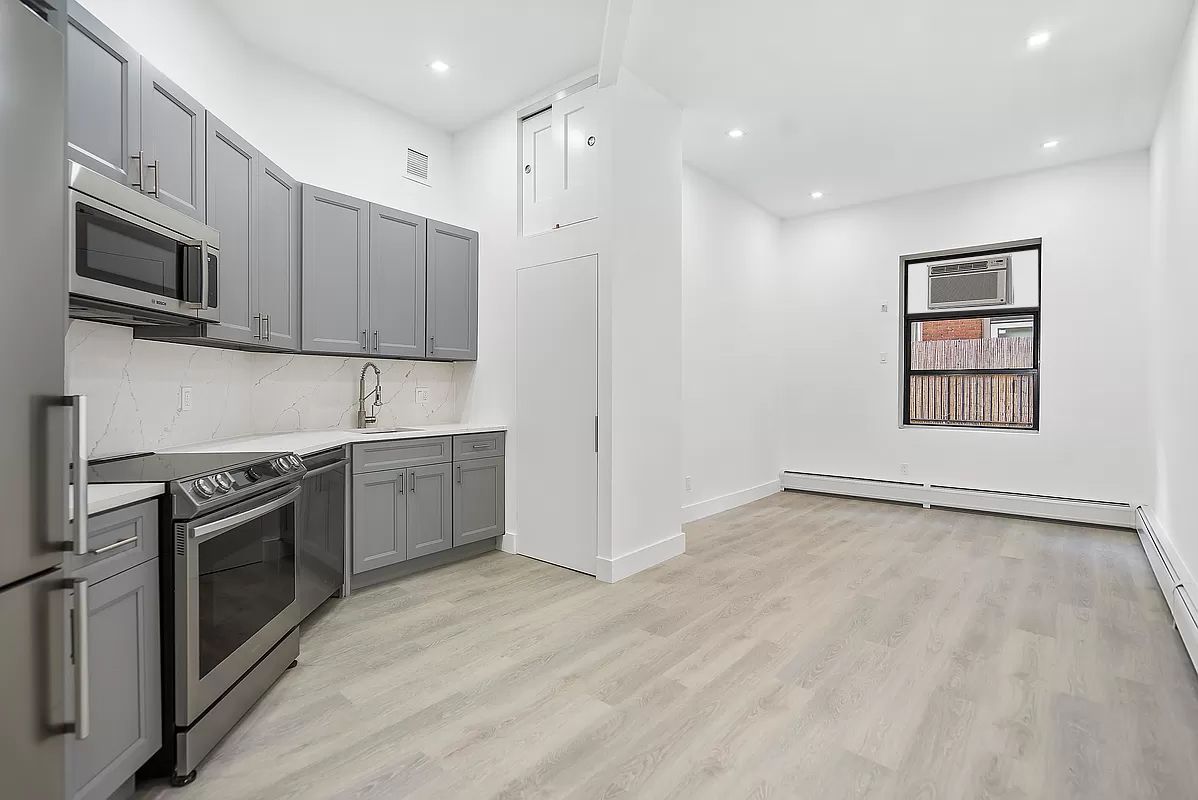 $4,625 | 74 Leonard Street, Unit 4B | TriBeCa