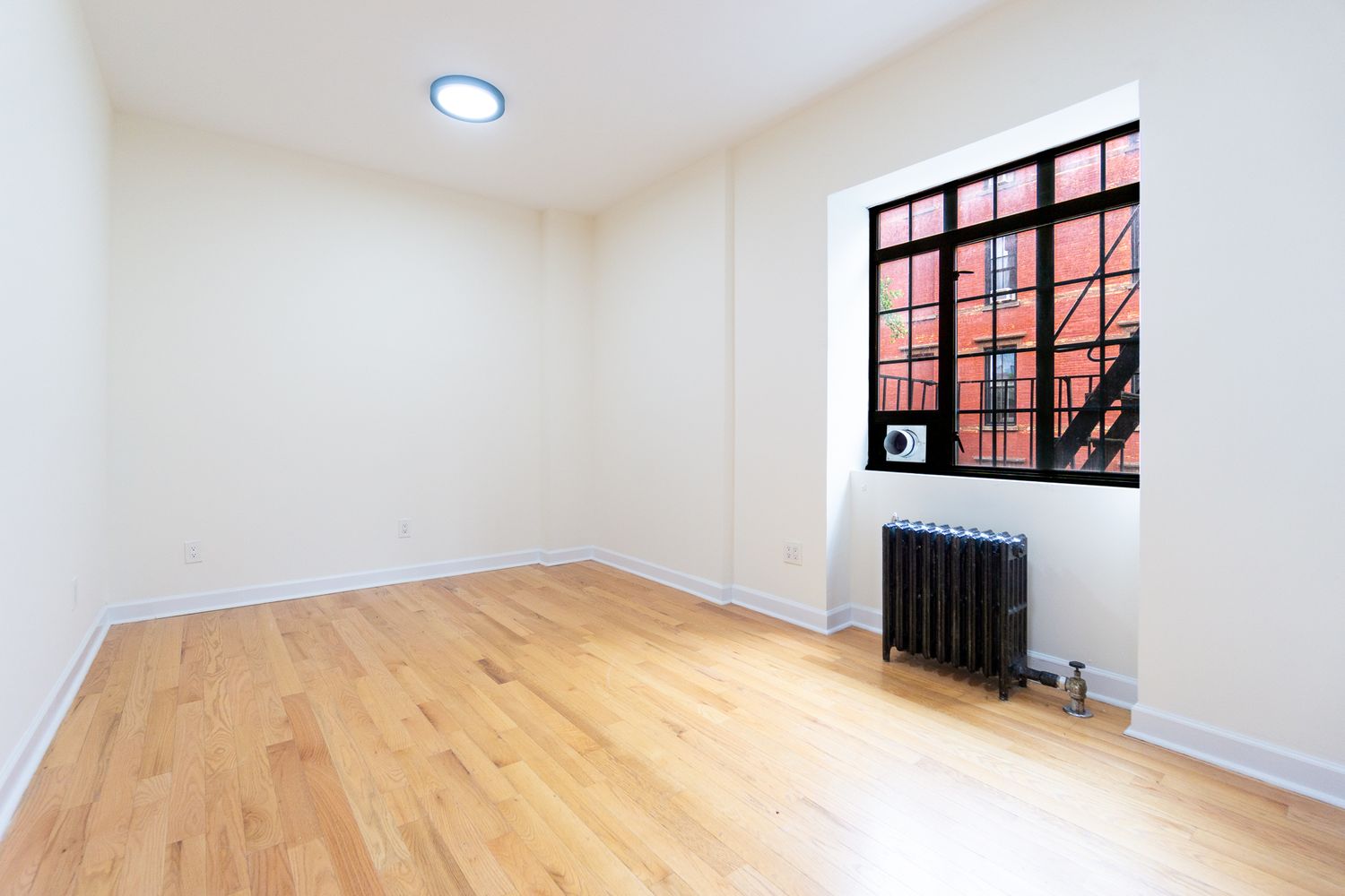 $3,225 | 189 West 10th Street, Unit 2E | West Village