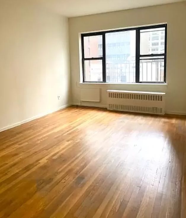 $2,350 | 301 East 49th Street, Unit 3D | Midtown East