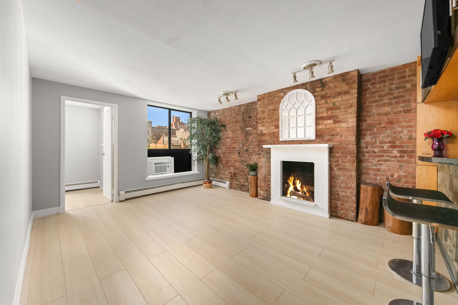 $595,000 | 244 East 30th Street, Unit 4B | Kips Bay