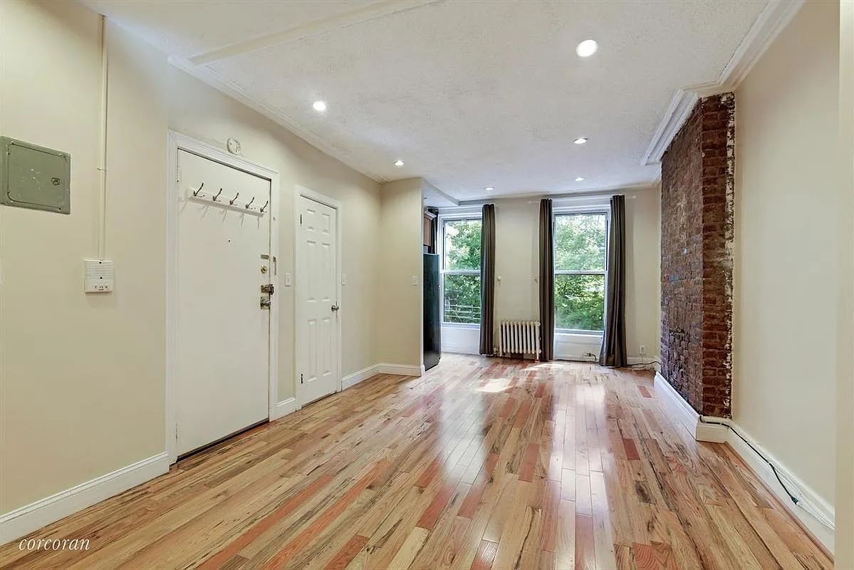 $4,300 | 425 Clermont Avenue, Unit 2 | Fort Greene