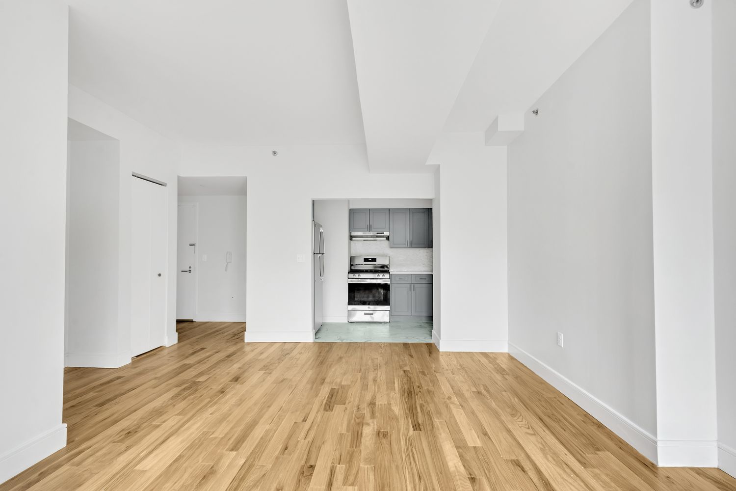 $3,300 | 142 Richards Street, Unit 3E | Red Hook