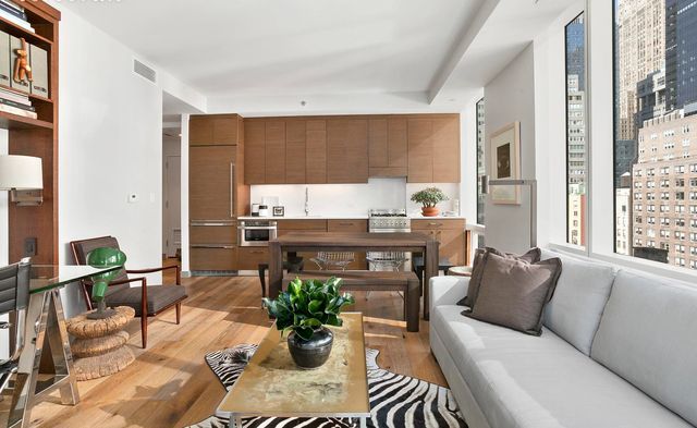 $1,420,000 | 325 Lexington Avenue, Unit 10D | Murray Hill