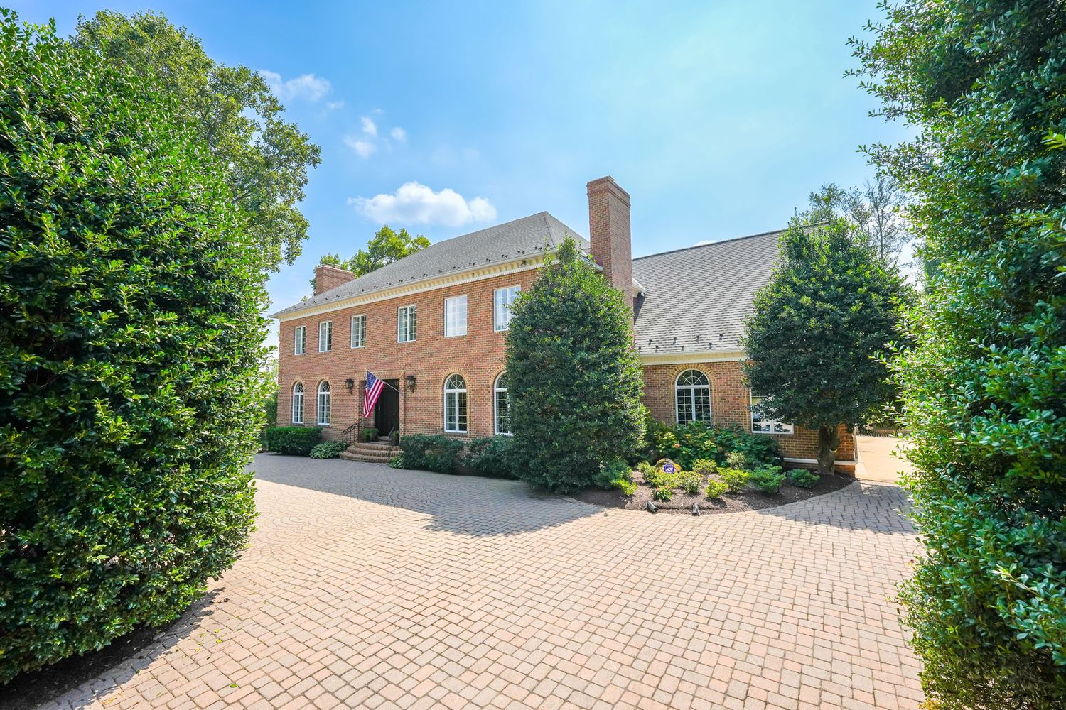 $2,999,000 | 933 Bellview Road | McLean