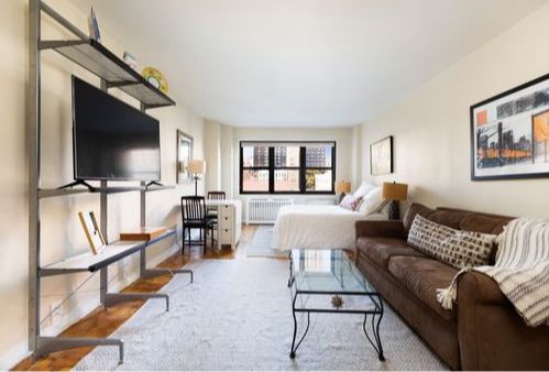 $485,000 | 240 East 76th Street, Unit 6R | Lenox Hill