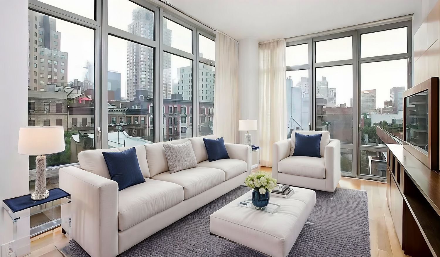 $6,495 | 310 West 52nd Street, Unit 6B | Hell's Kitchen