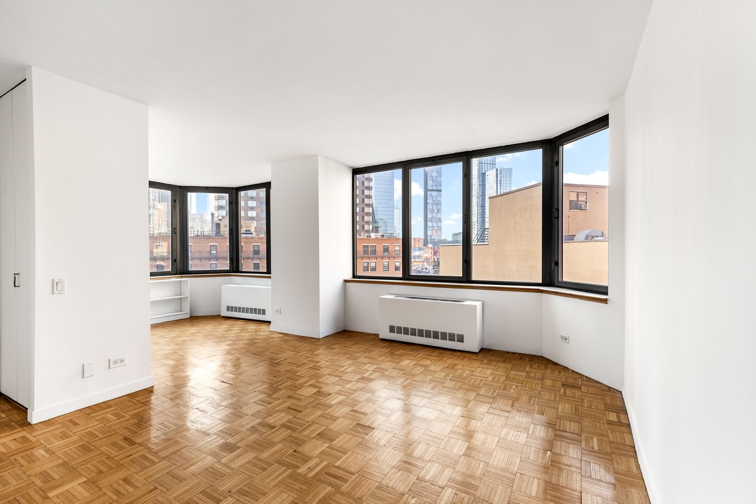 $575,000 | 500 West 43rd Street, Unit 6B | Hell's Kitchen