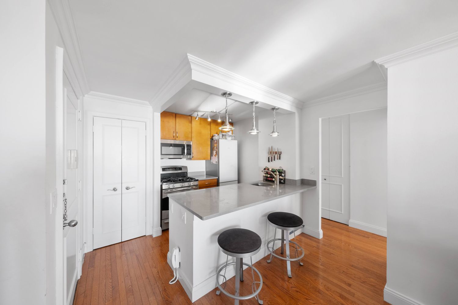 $910,000 | 200 Rector Place, Unit 16F | Battery Park City