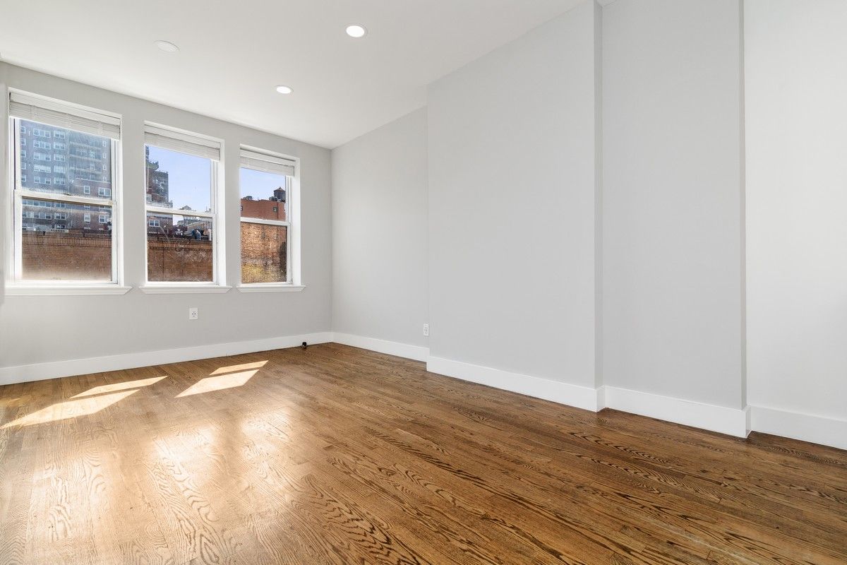 $8,695 | 304 Bleecker Street, Unit 2 | West Village