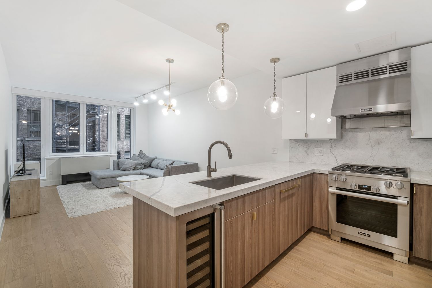 $8,350 | 125 West 21st Street, Unit 7E | Chelsea