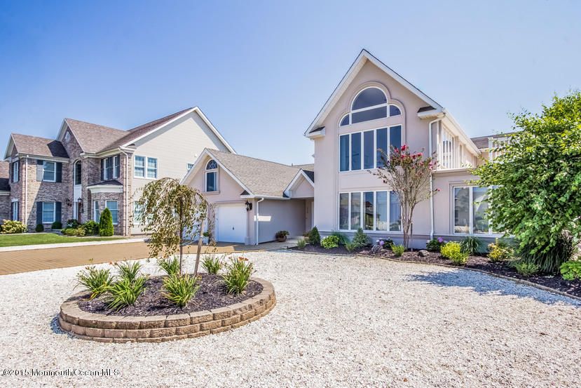 $3,499,000 | 218 Pointe Drive | Montaking Estates