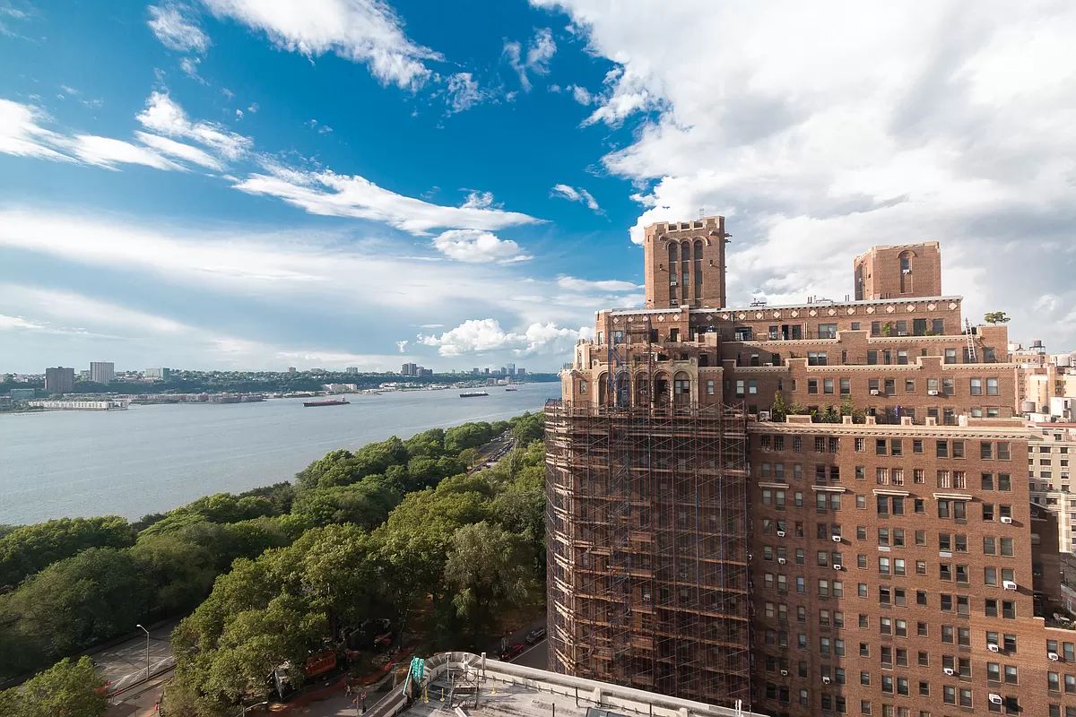 $4,000 | 222 Riverside Drive, Unit PH2E | Upper West Side