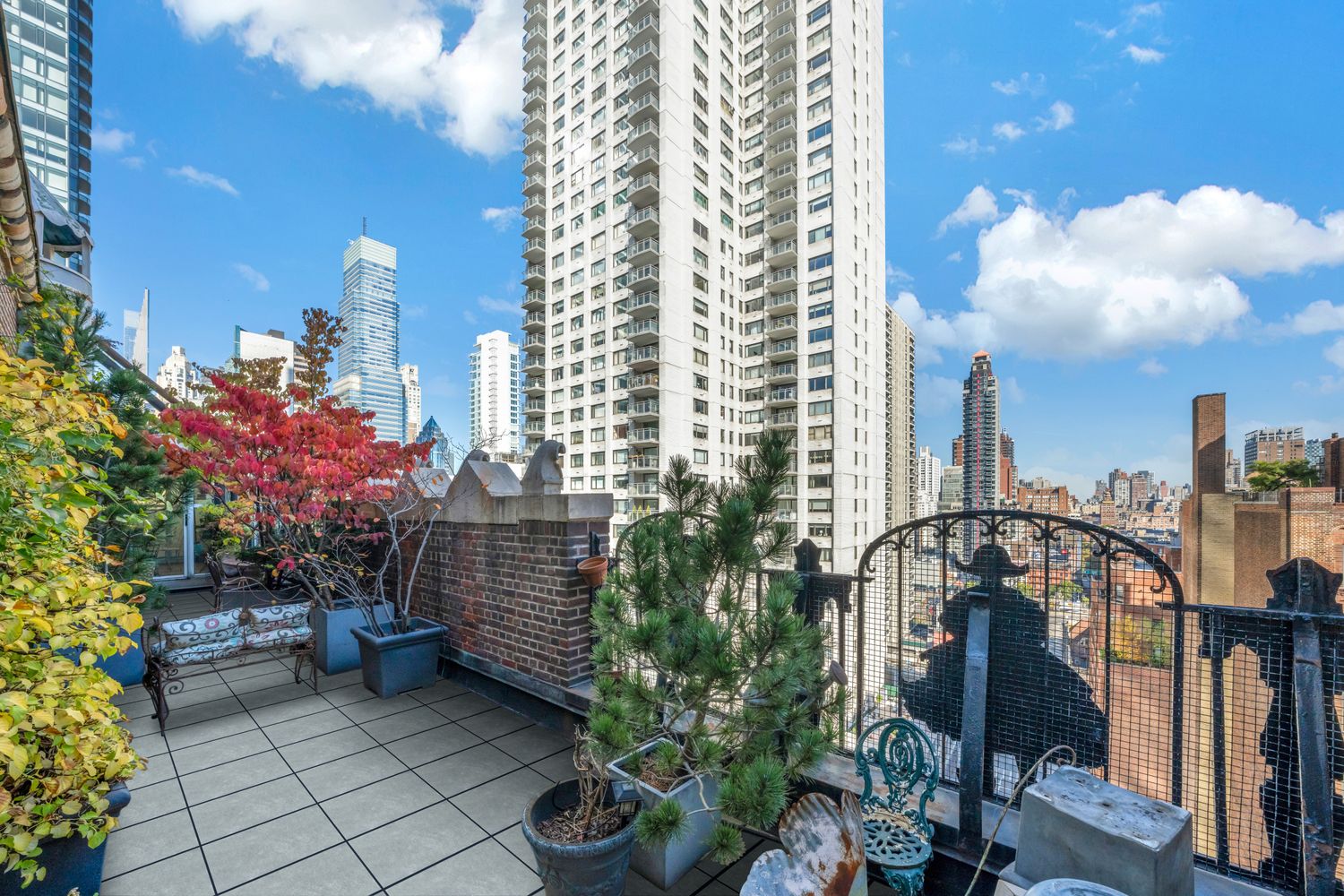 $1,100,000 | 320 East 57th Street, Unit PHA | Sutton Place