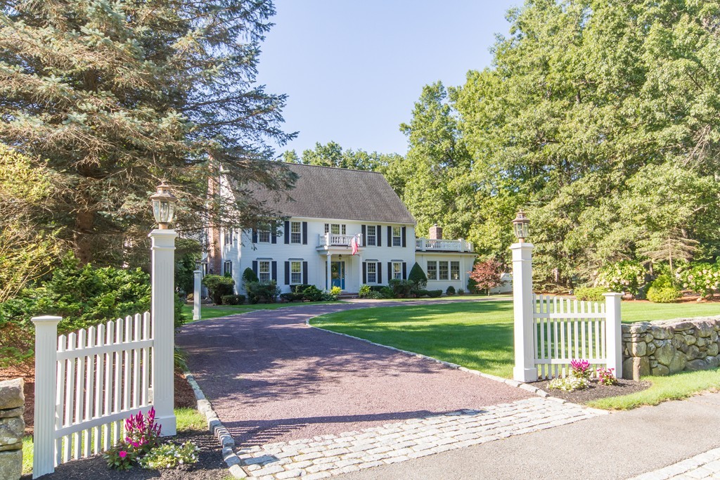 a view of a house with a yard and plants