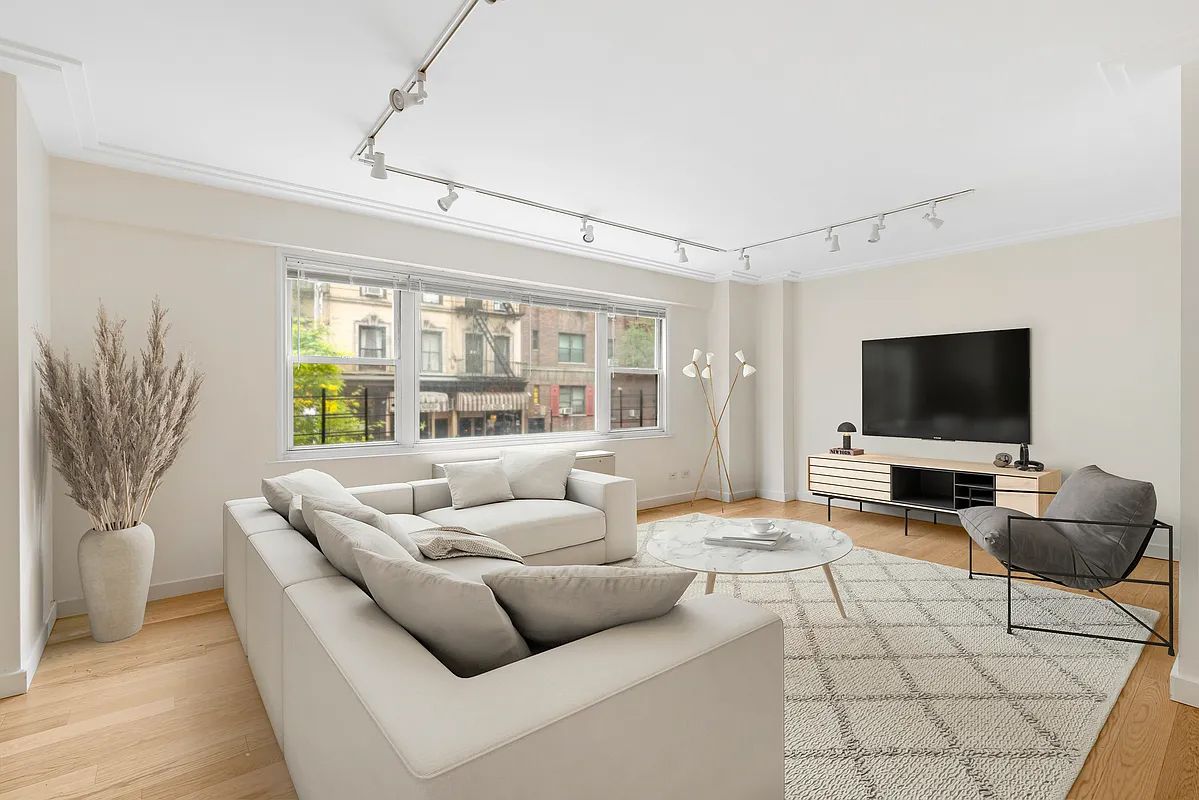 $995,000 | 333 East 66th Street, Unit 2FE | Lenox Hill