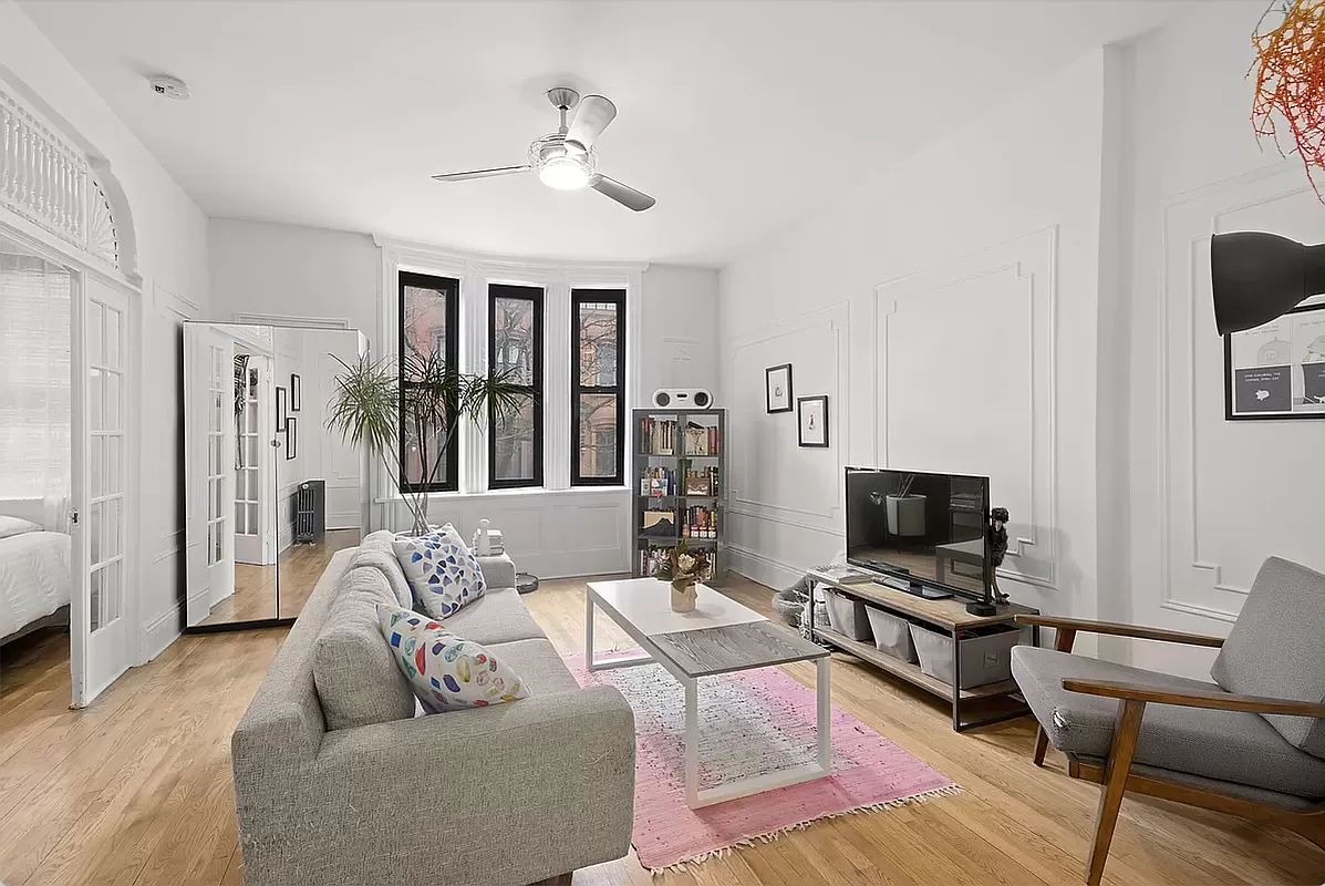 $4,200 | 214 Clinton Street, Unit 2B | Cobble Hill