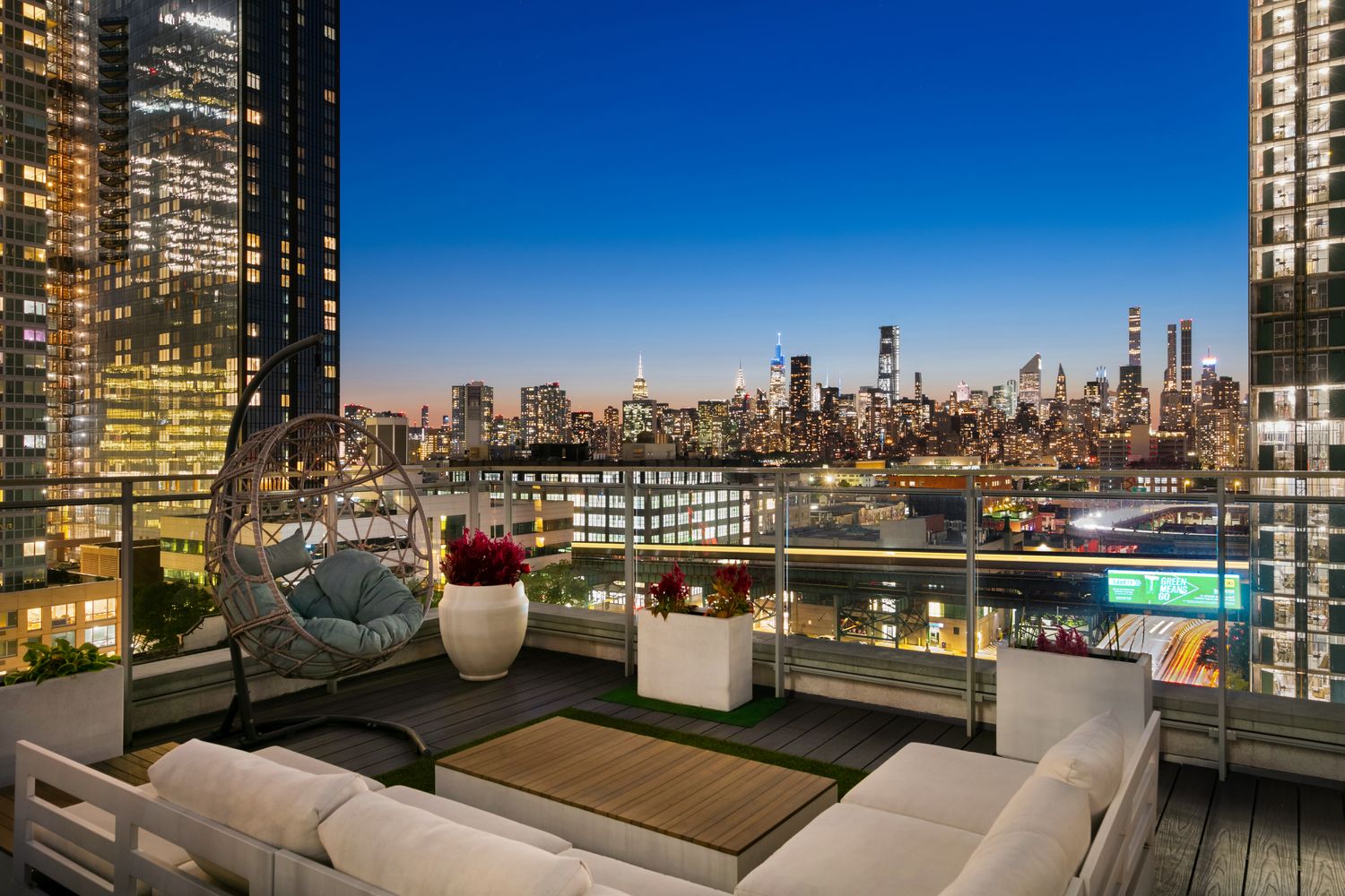 $1,650,000 | 42-44 Crescent Street, Unit PHB | Long Island City