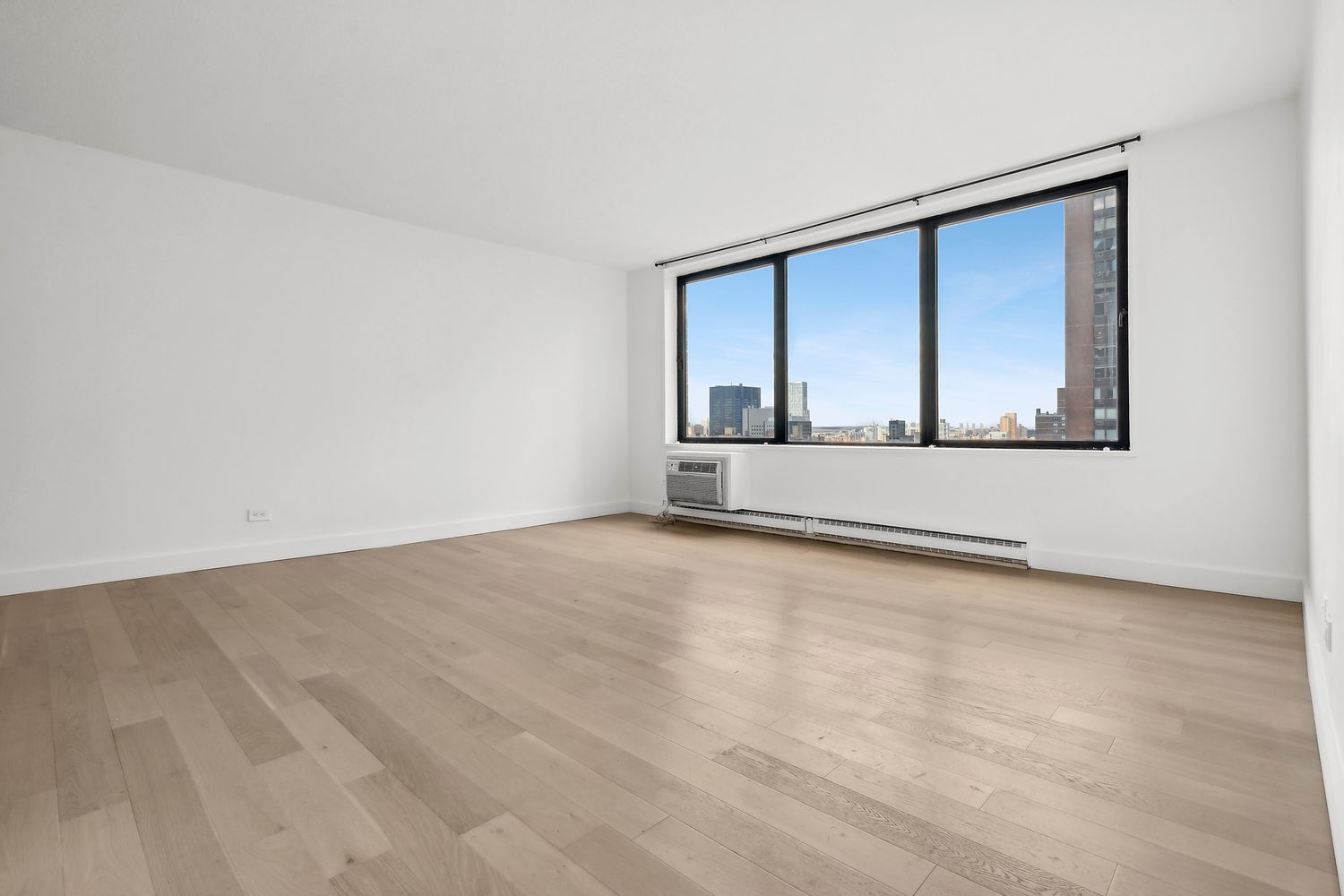 $875,000 | 1601 3rd Avenue, Unit 25J | Upper East Side