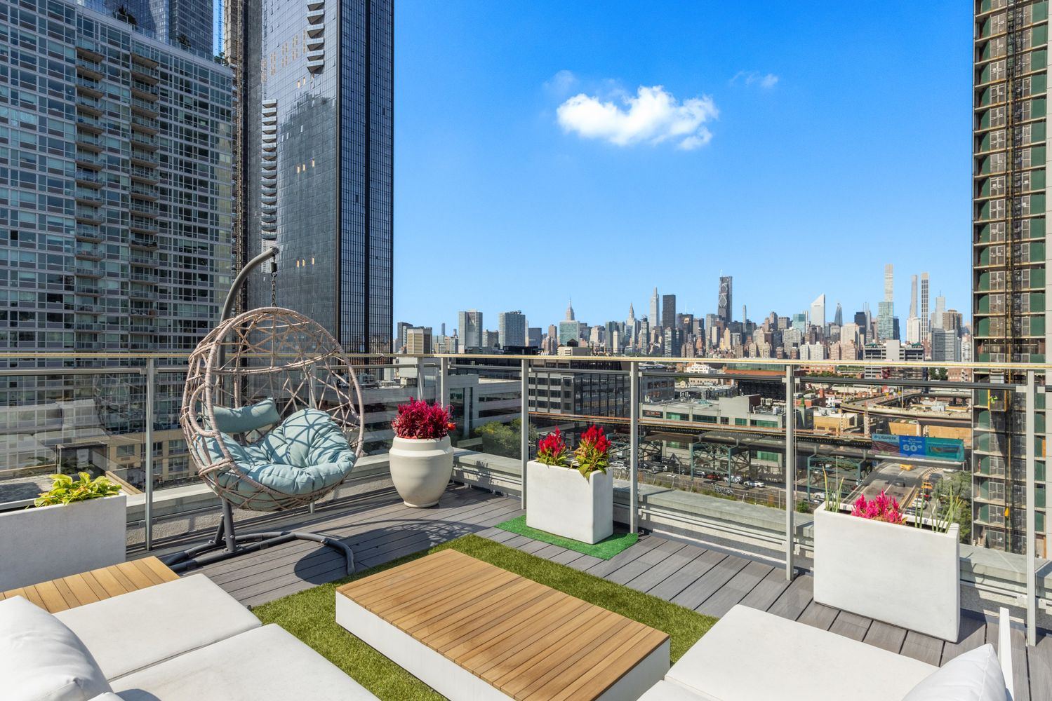 $1,650,000 | 42-44 Crescent Street, Unit PHB | Long Island City