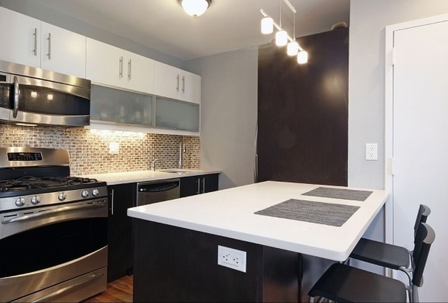 $4,800 | 44 Meserole Street, Unit 401 | Williamsburg