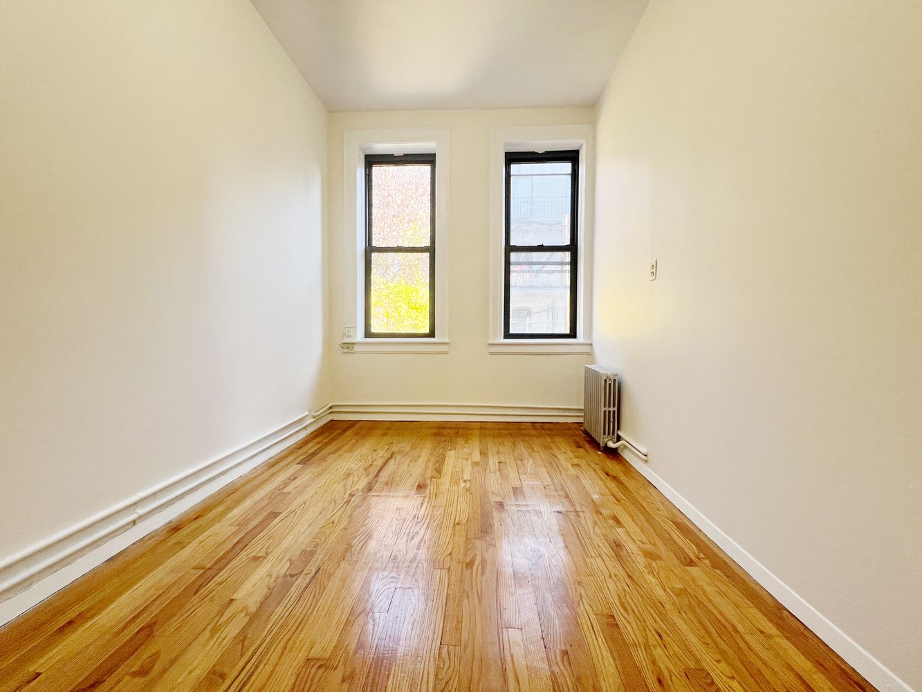 $2,560 | 17-04 Gates Avenue, Unit 1L | Ridgewood