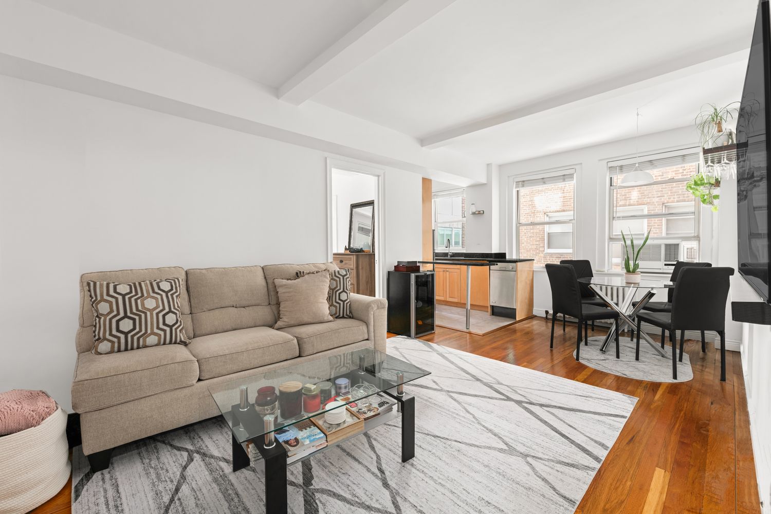 $485,000 | 333 East 43rd Street, Unit 709 | Midtown East