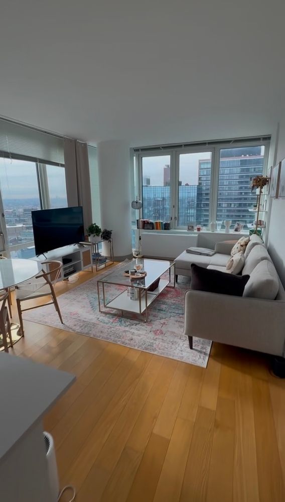 $5,300 | 43-22 Queens Street, Unit 2713 | Long Island City