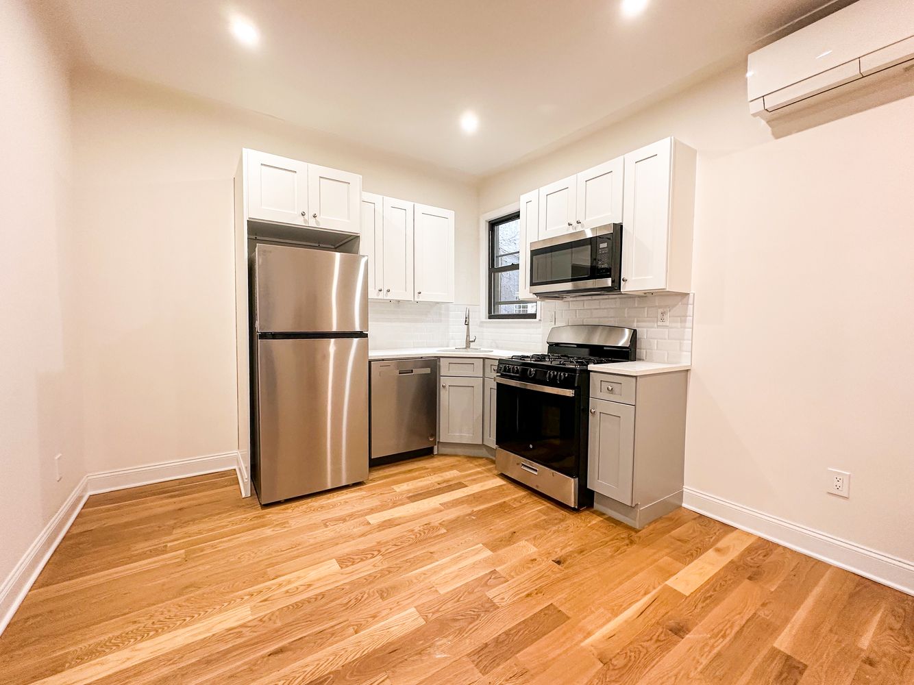 $3,300 | 71-71 Yellowstone Boulevard, Unit 2F | Forest Hills