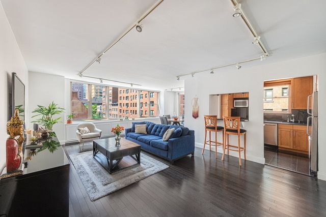 $925,000 | 137 East 36th Street, Unit 6G | Murray Hill