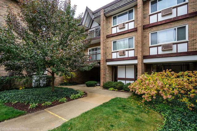 $359,900 | 360 Claymoor, Unit 3G | Hinsdale