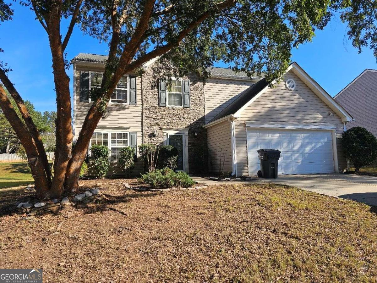 a view of a house with a yard