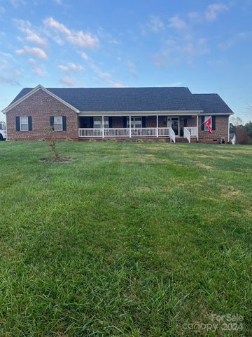 $385,000 | 2431 Carriage Lane | Lincolnton Township - Lincoln County