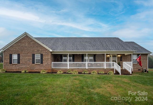 $379,900 | 2431 Carriage Lane | Lincolnton Township - Lincoln County