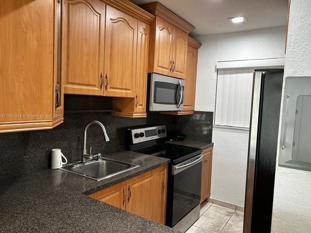 $234,900 | 6055 West 19th Avenue, Unit 211 | Hialeah