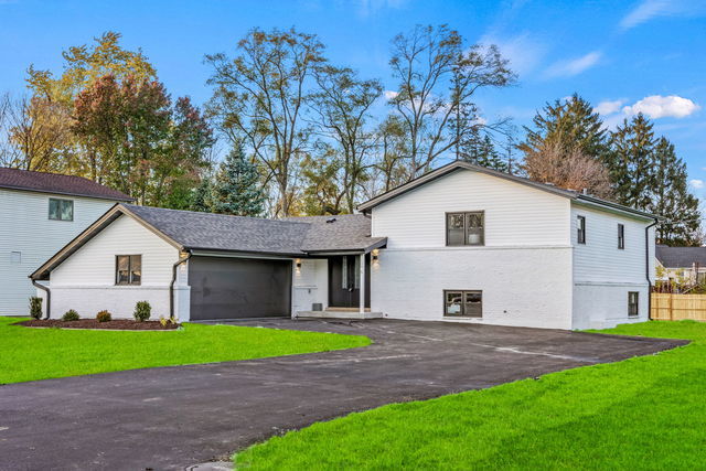 a view of a house with a yard