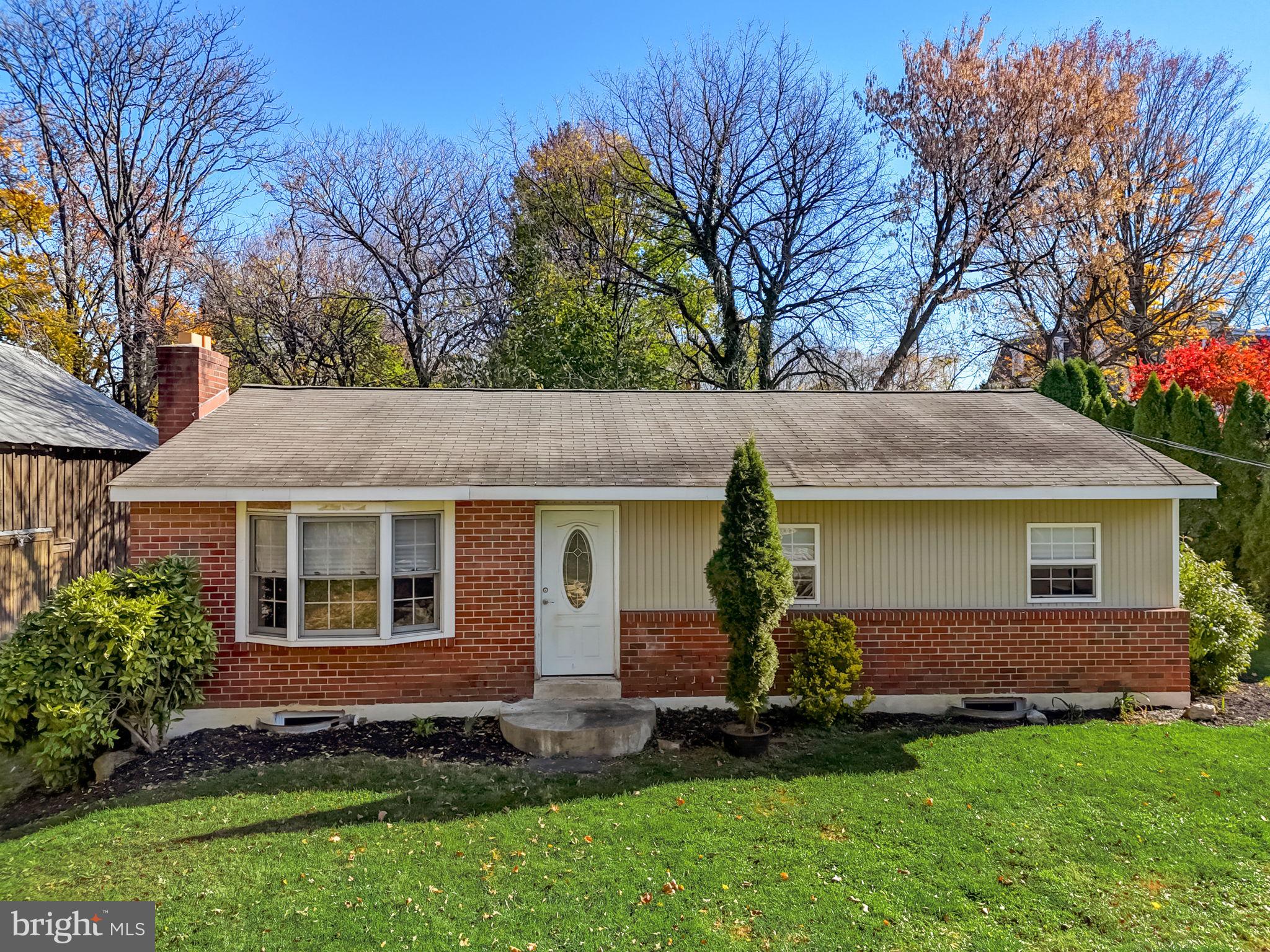 a view of house with a yard